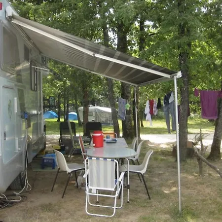 Climatise, Animaux Acceptes - 5 Pers. - Api-1-52-2600 مكان تخييم Le Fouilloux